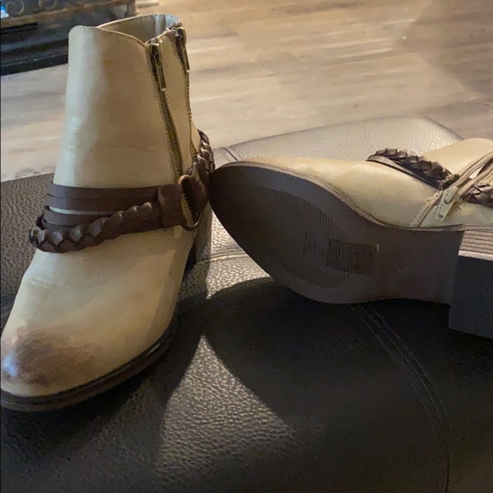 Boots - Picture 2 of 3